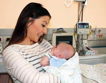 Ecco Kevin, il primo bimbo nato al Bambino Gesù di Roma Ecco Kevin, il primo bimbo nato al Bambino Gesù di Roma